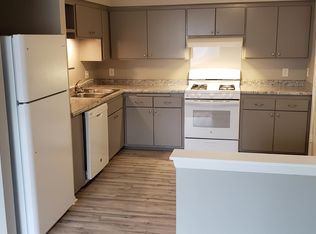 1213 Woodridge Dr UNIT 4, Grafton, WI 53024