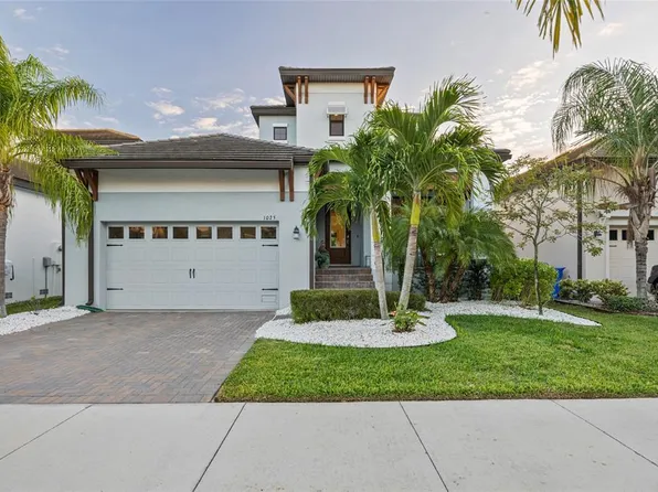 1025 Seagrape Dr, Ruskin, FL 33570