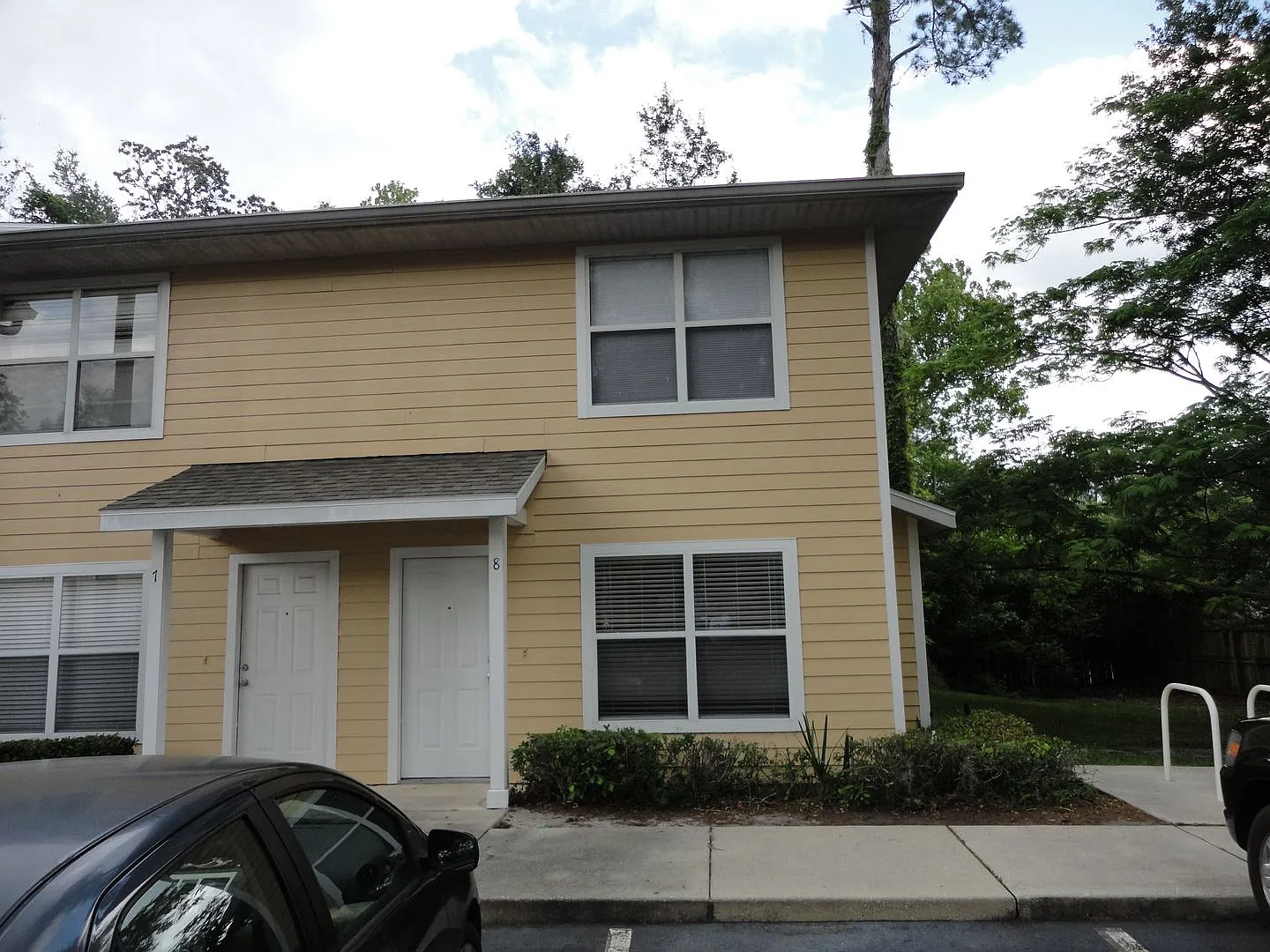Beautiful 2 Bedroom, 2.5 Bath Condo in Desirable Isabella Park — Photo 1