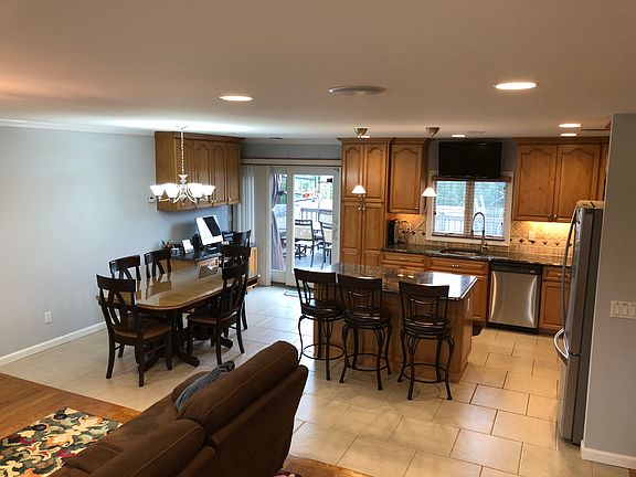 5th image of 27 Newcastle Ave