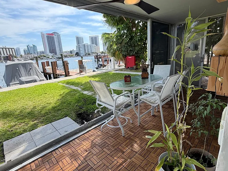 410 Golden Isles Dr #109 — Photo 2