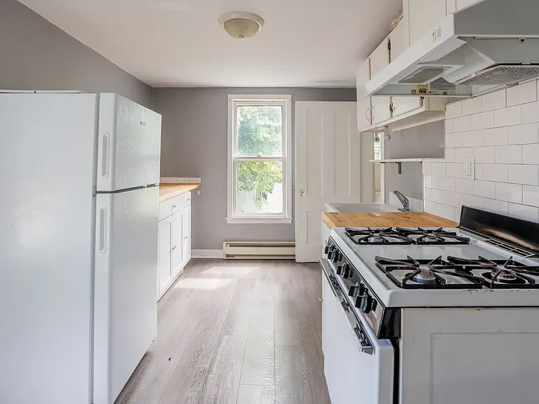 427 Delaware Ave — Photo 5