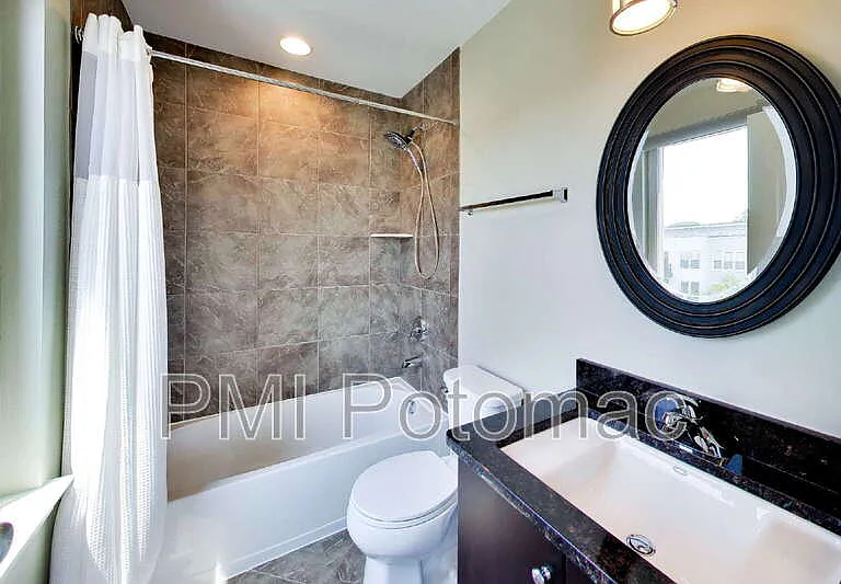5600 45th Ave — Photo 34