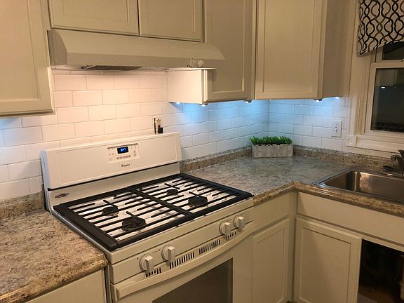 4th image of 150 Saint Regis Ln