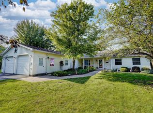 1689 Hennessey Rd, Ontario, NY 14519