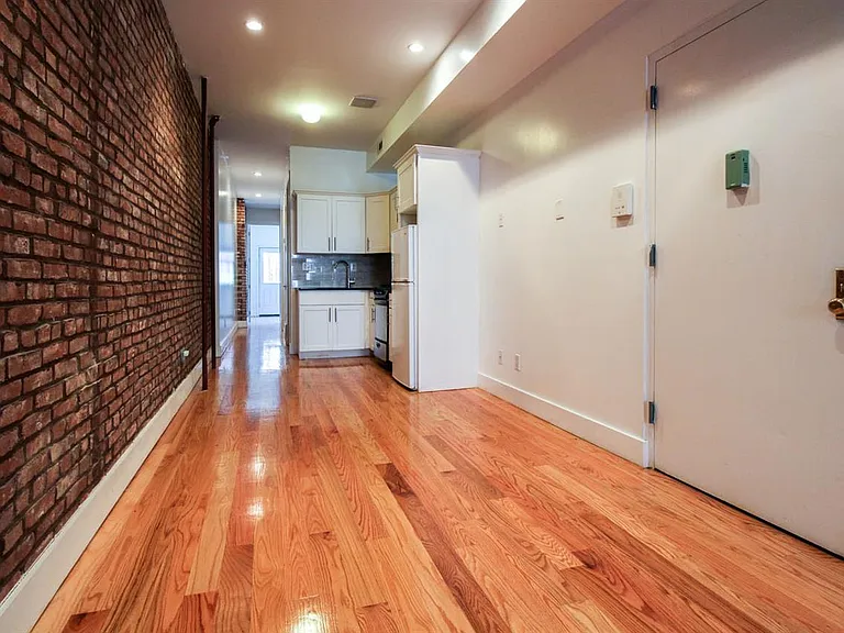11 Humboldt St #4L — Photo 2
