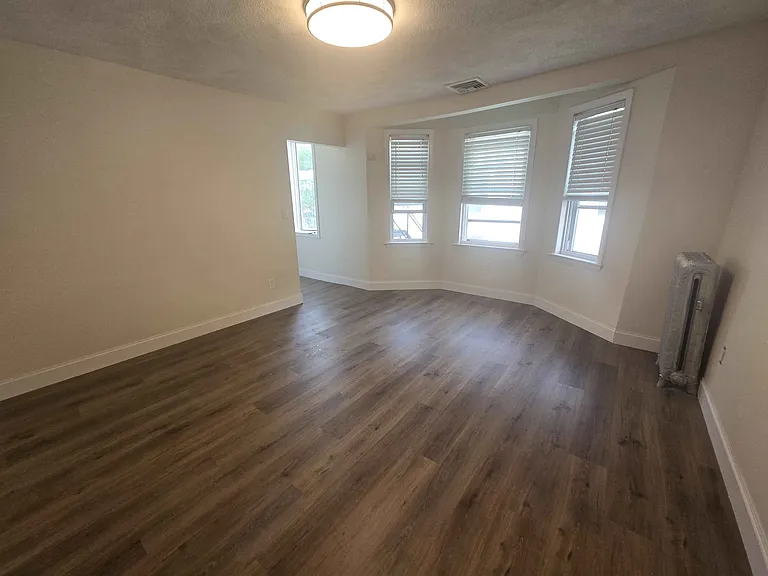 17-19 Vernon St #19-2 — Photo 4