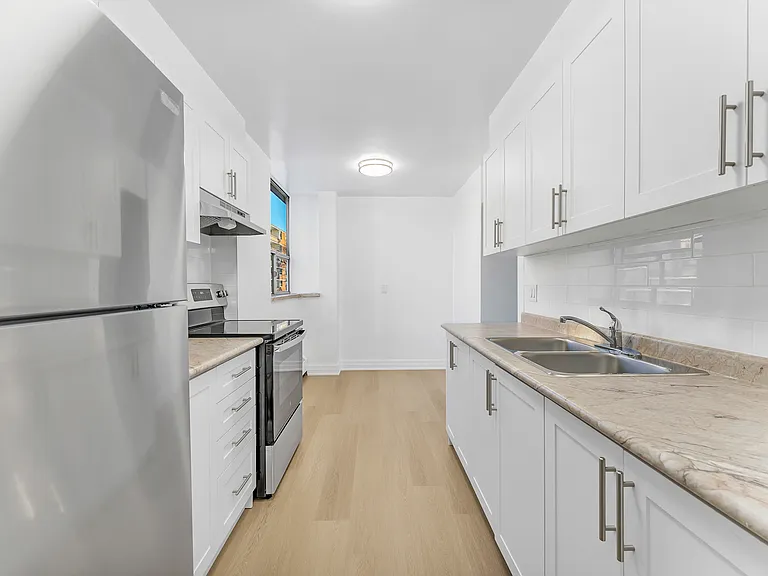 45 La Rose Ave #2 — Photo 9
