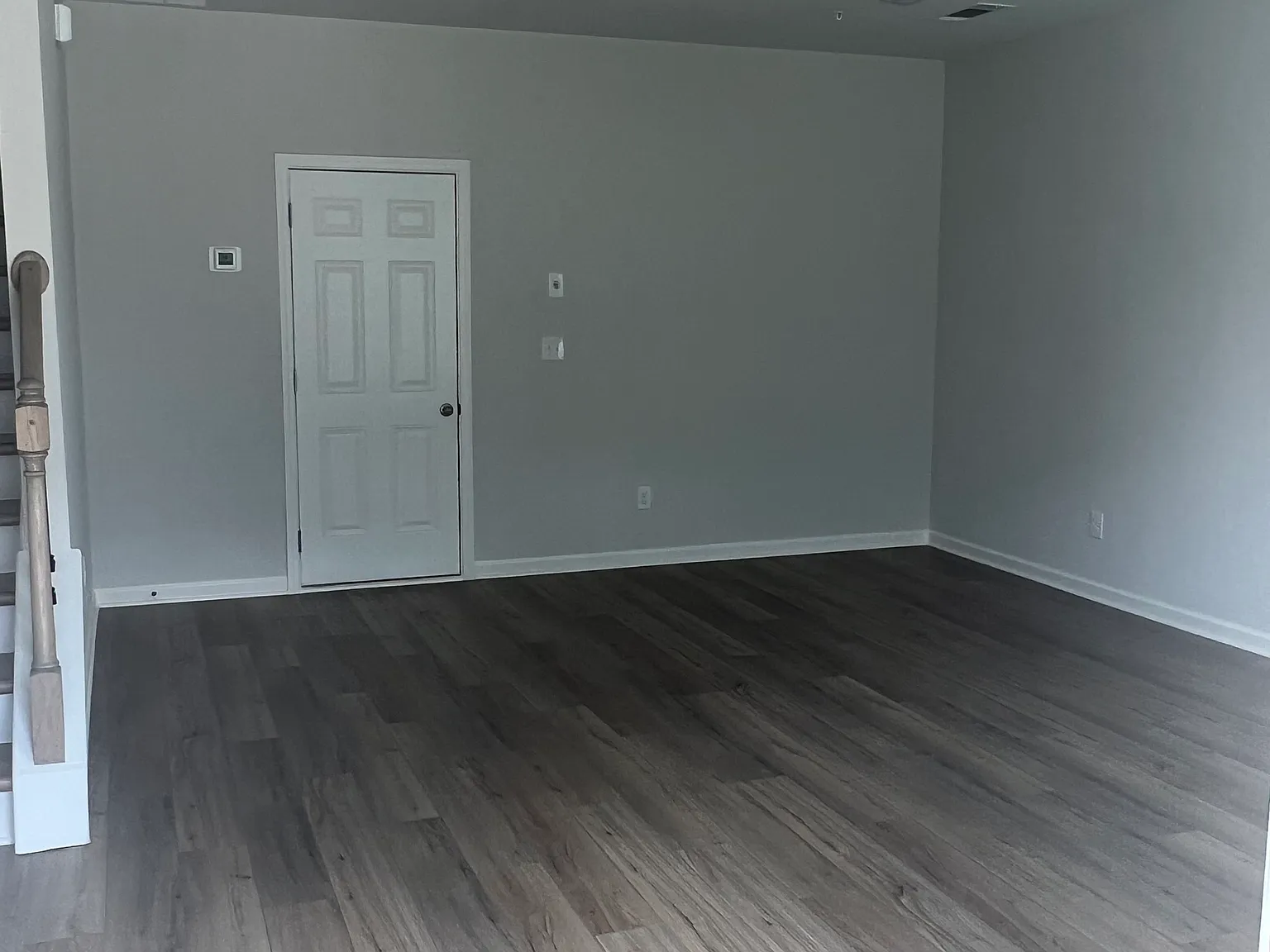 3 bed, 2.5 bath, 1897 sqft, $2,570 — Photo 2