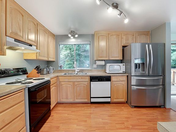 Open Kitchen with Brand New Appliance