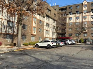2 Elmwood Park Dr APT 211, Staten Island, NY 10314