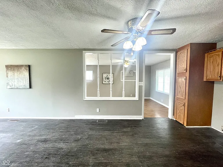 110 N Tyrone Dr — Photo 7
