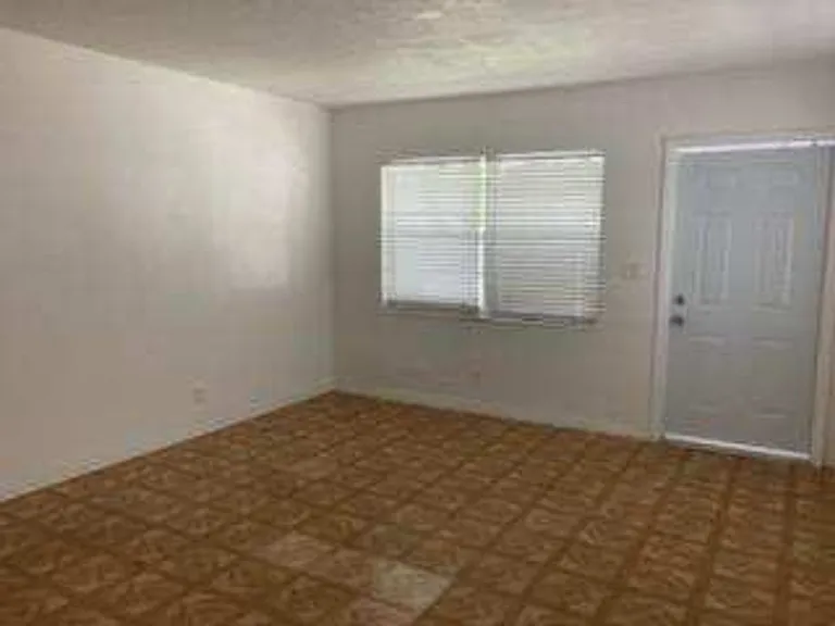 2111 Roosevelt St — Photo 3