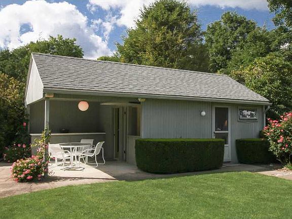 3rd image of 80 Lakewood Dr