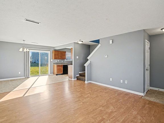 4th image of 8131 Grove Berry Dr