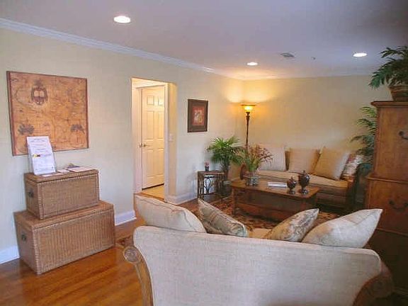 Spacious Living Room (Hdwds throughout, Unfurnished)