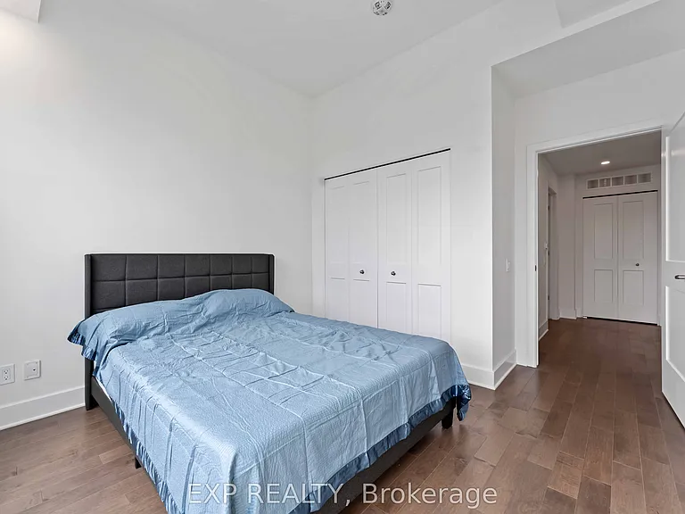 180 George St #2607 — Photo 32