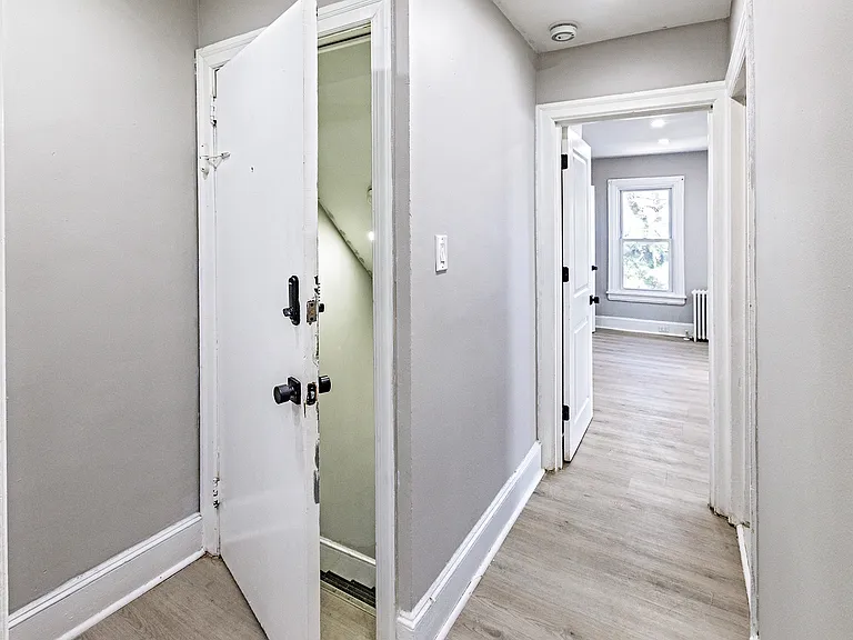 650 N Broad St #B — Photo 3