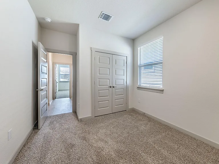 2416 Tucker Ln — Photo 17