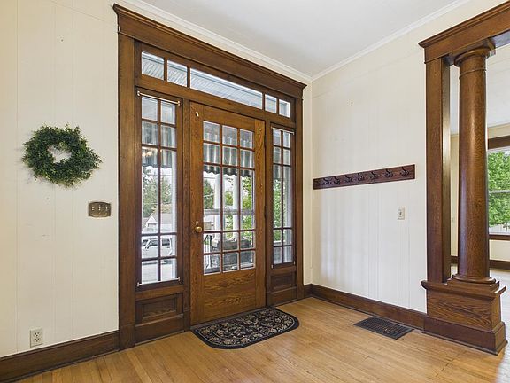 4th image of 184 Edgwood Street