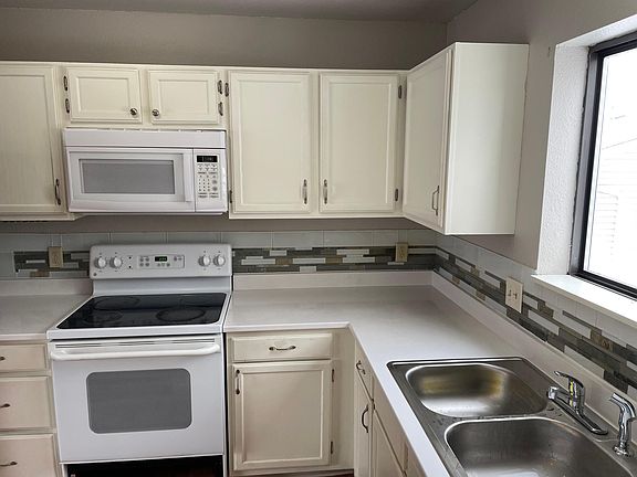 4th image of 3287 Canyon Dr #67