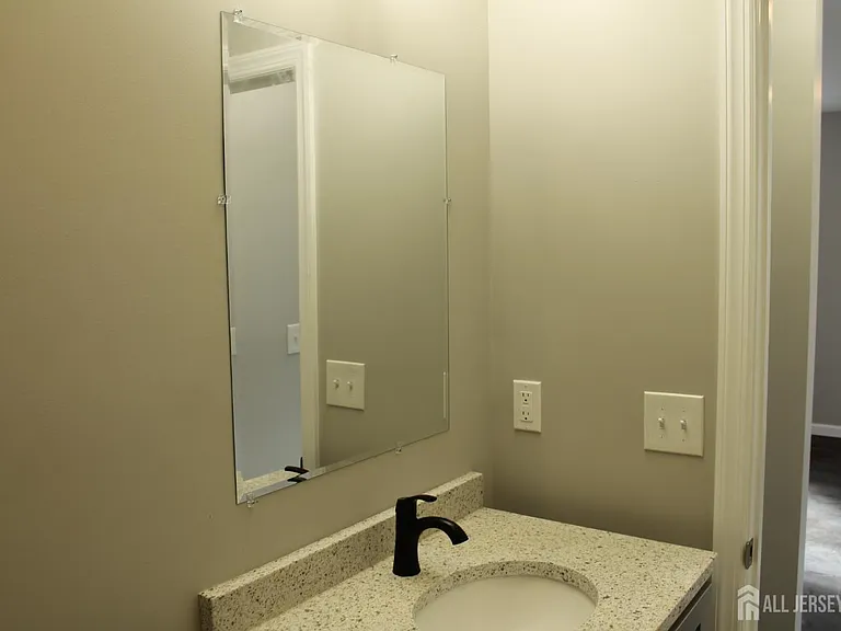 519 Roosevelt Ave #2 — Photo 3