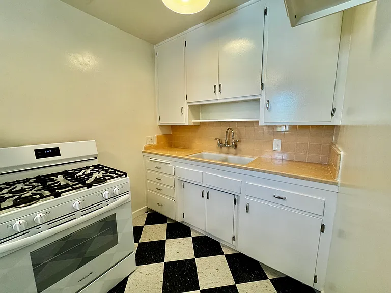 1120 N Curson Ave #5 — Photo 8