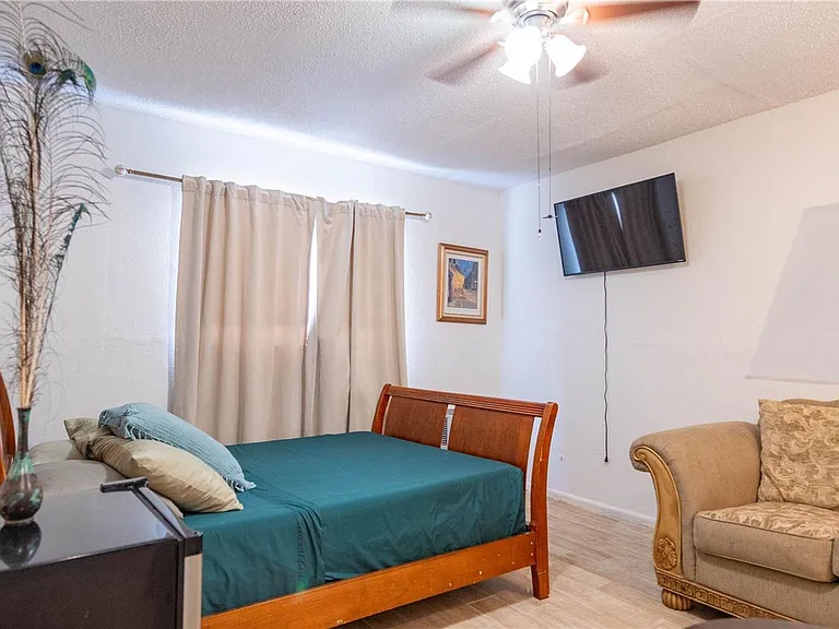 4833 Crow St — Photo 7