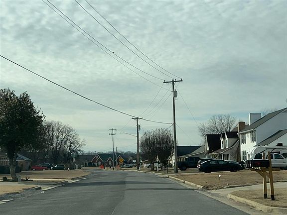 4th image of 2301 Duncansby Dr SW