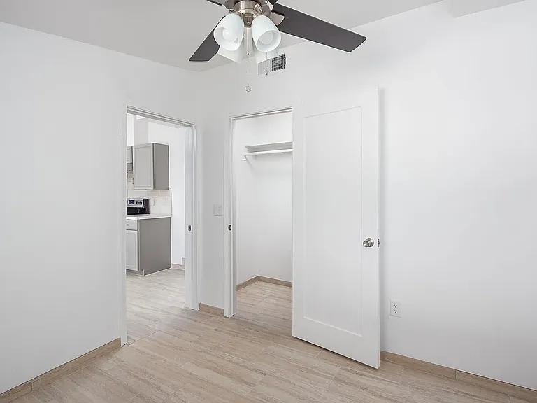502 W 17th St — Photo 30
