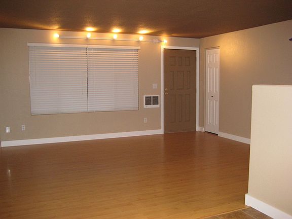 4th image of 6526 193rd Ave E