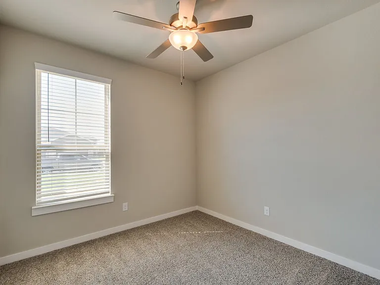 733 Wheatfield Dr — Photo 8