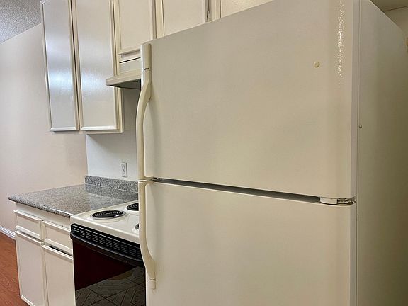 4th image of 3523 S Norton Ave #224