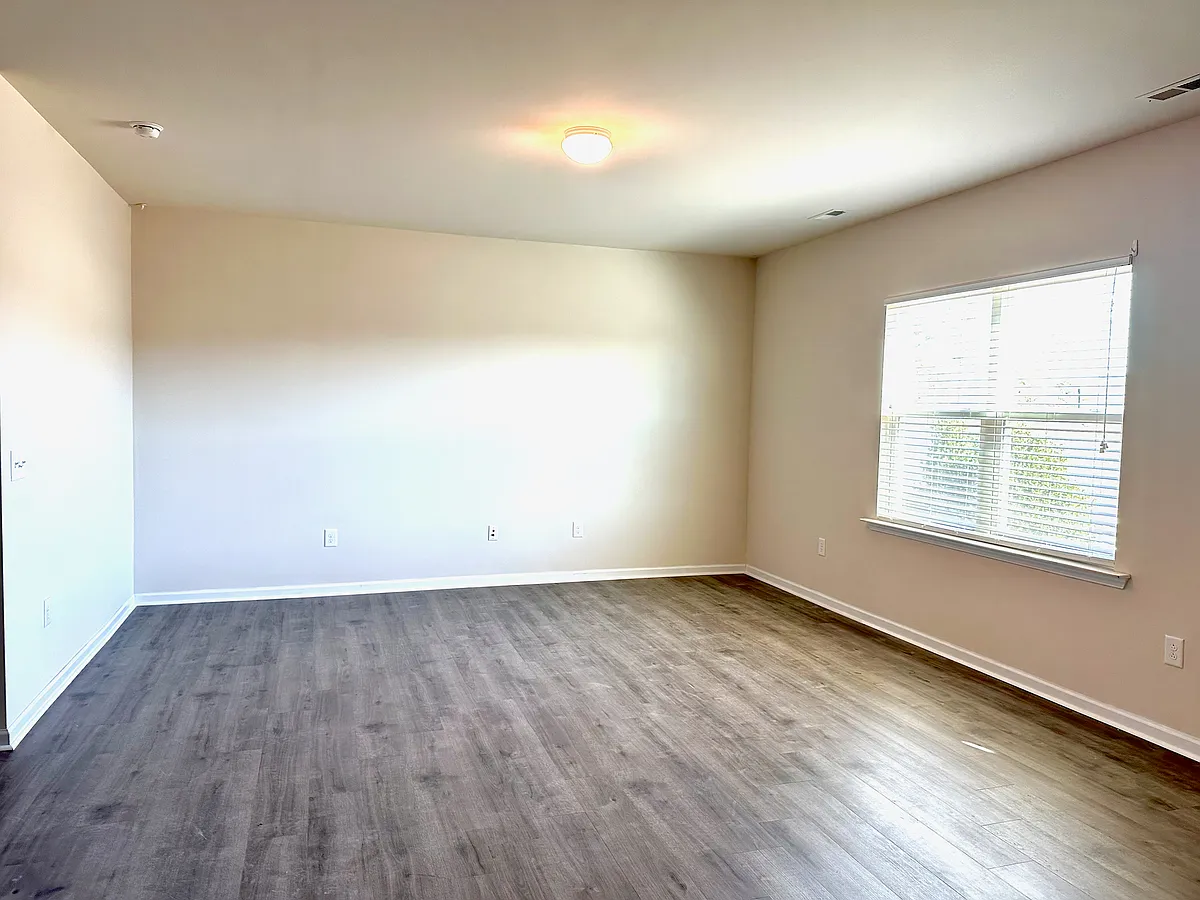 Building Photo - 2536 Averon Dr