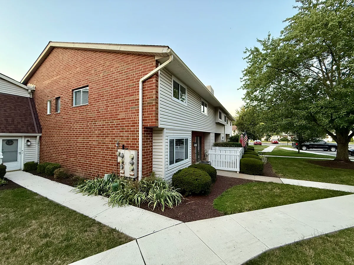 Building Photo - 4312 Hyde Park Dr #5