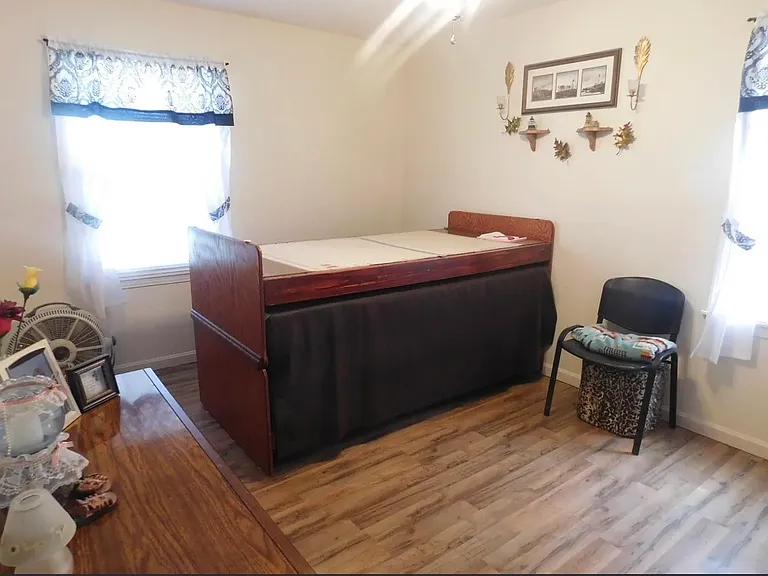 642 Jackson Ave — Photo 16