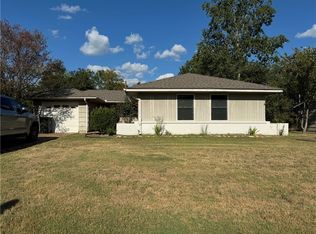 3909 Tanglewood Dr, Bryan, TX 77802