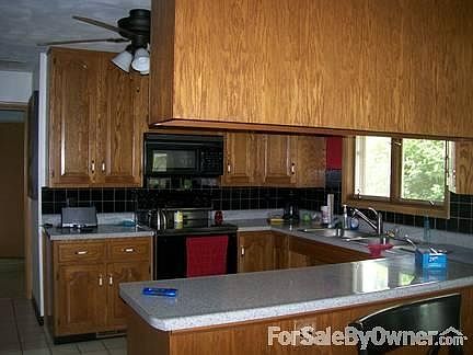 Kitchen
						:
						Tile floor, oak cabinets,
