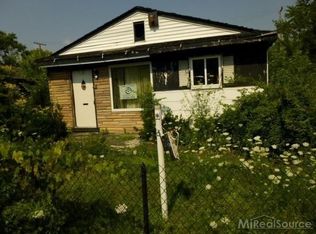 13514 Lumpkin St, Hamtramck, MI 48212