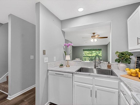 4th image of 1530 Fort Johnson Rd APT 1H