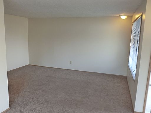 5th image of 3023 NE Whitman Ave