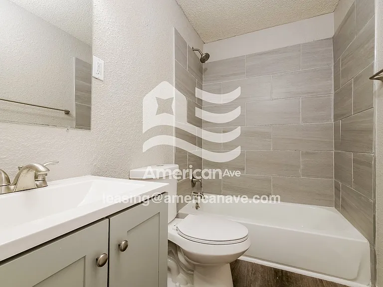 1692199_012_wm_-_main_bathroom_13184138.jpg