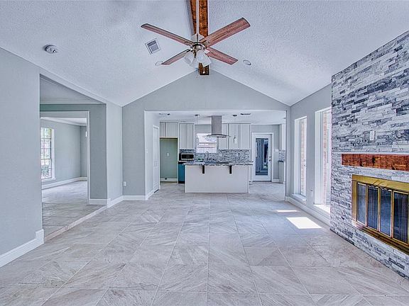 4th image of 16214 Mariner Way