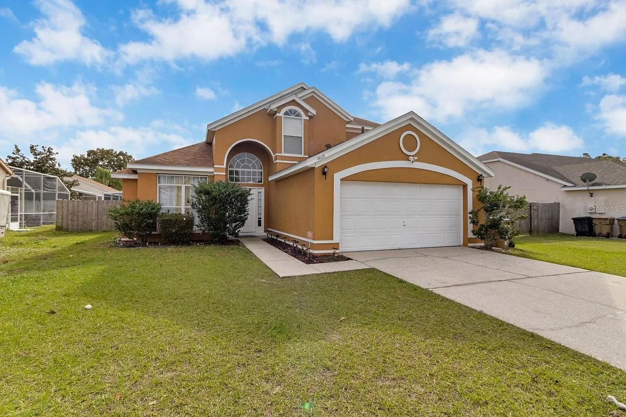 4 bed, 2.5 bath, 2074 sqft, $2,600 — Photo 1