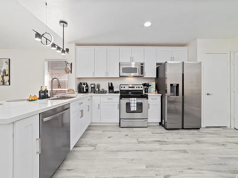 3511 Colleen Woods Cir — Photo 2