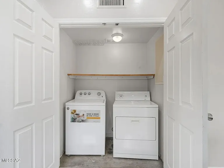 2862 N Tyndall Ave #2 — Photo 16