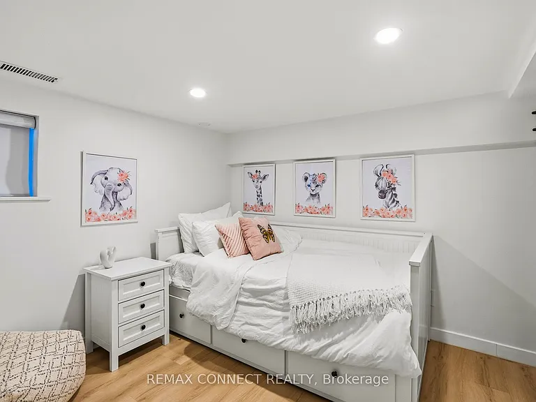 60 Woodbury Rd — Photo 31
