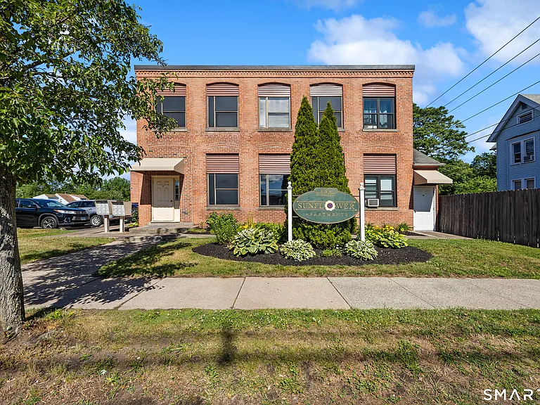 180 N Cherry St #15 — Photo 17