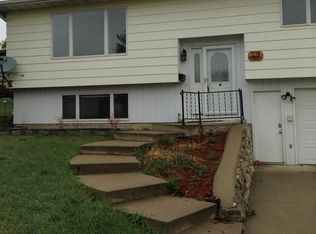 1716 Terrace Dr, Minot, ND 58703