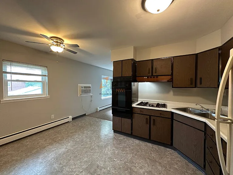 660 N Hobart Rd #5 — Photo 3